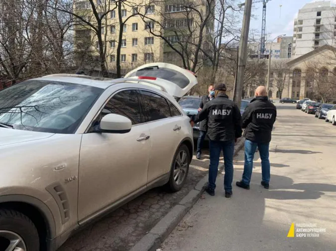 Мільйони доларів і сто шекелів: у Києві – корупційний скандал (фото)