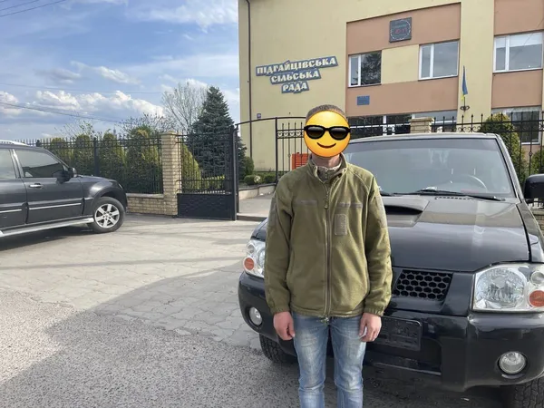 Підгайцівська громада передала на фронт позашляховик (фото)
