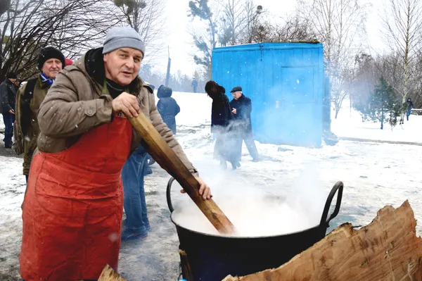 Як у Луцьку віряни занурювалися на свято Хрещення (фото)
