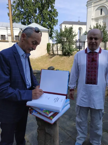 Історія міста для незрячих: у Луцьку видали нову книгу шрифтом Брайля