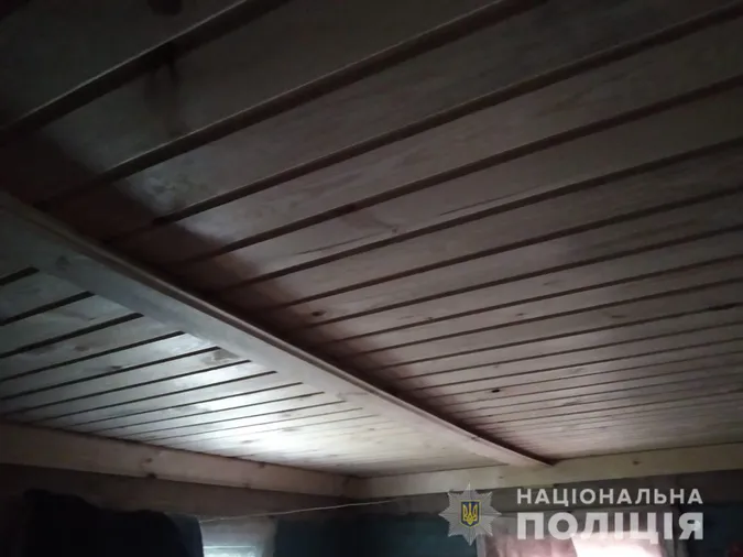 На Волині чоловік крав з території церкви деревину й оздоблював свою хату (фото)