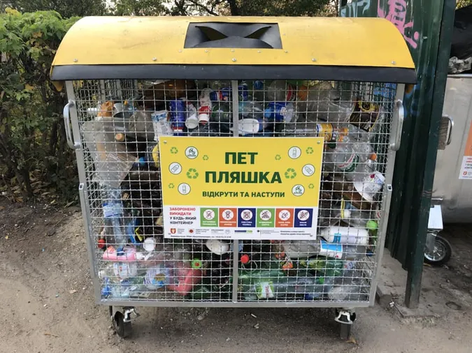 Лучан просять використовувати сміттєві контейнери за призначенням