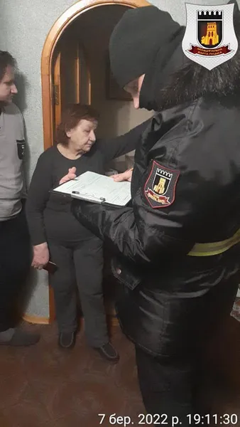 У Луцьку муніципали вилучили майже сто літрів сурогатного алкоголю (фото)