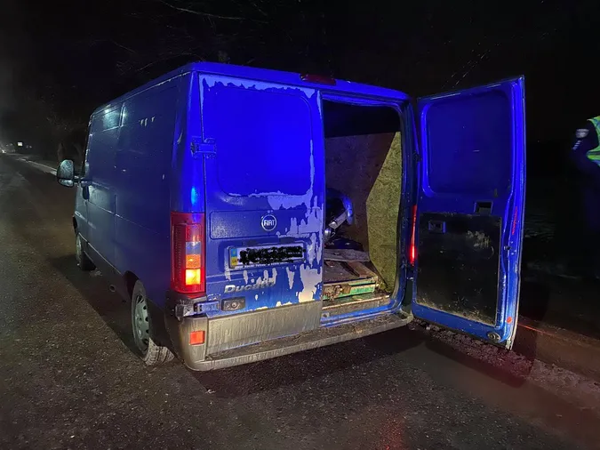 Перевозив брухт і давав хабаря: на Волині зловили порушника (фото)