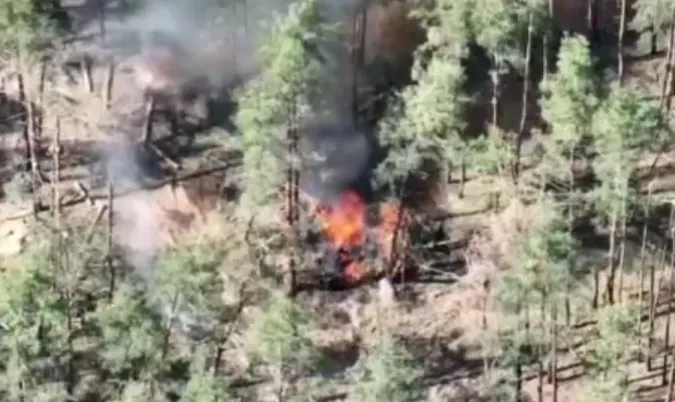 Волинські тероборонівці показали, як знищили з гаубиці ворожу БМД-4М (відео)