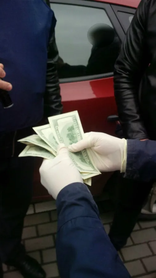 На хабарі «взяли» головного спеціаліста луцького військкомату (фото)