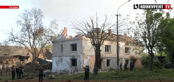 У Луцьку 2-поверховий будинок зруйнований вщент після ранкової атаки росії (відео)