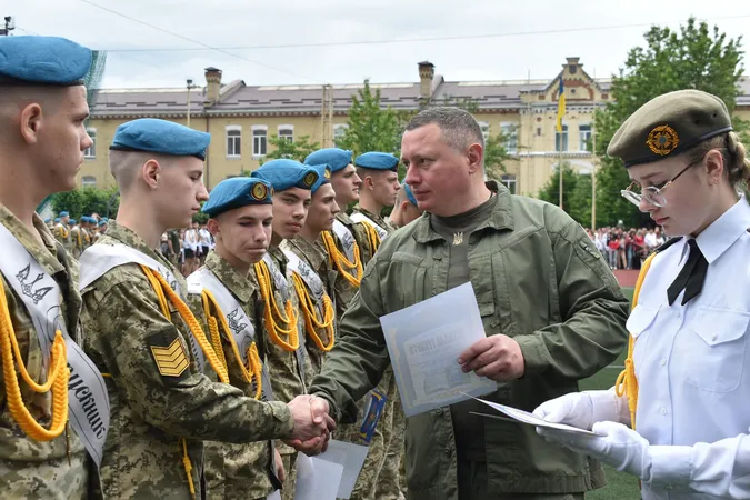 У Луцьку військовий ліцей випустив 330 юнаків та дівчат (фото)