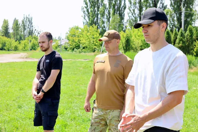 Популярний співак YAKTAK вчився надавати домедичну допомогу у Центрі національного спротиву Волині (фото)