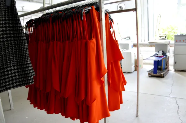 Як у Луцьку шиють оригінальний одяг River Island (фото)