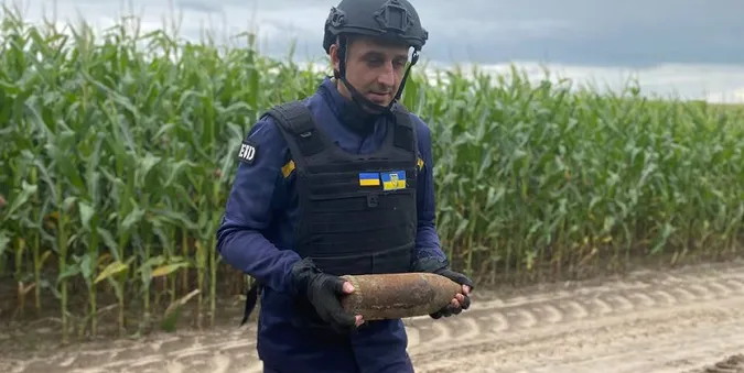 На Волині в полях знайшли старі снаряди (фото)