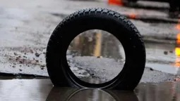 Наставили барикади: лучани перекрили двір на Вересневому (відео) 