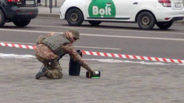 У центрі Луцька знайшли підозрілий пакет – працюють вибухотехніки (фото, відео)
