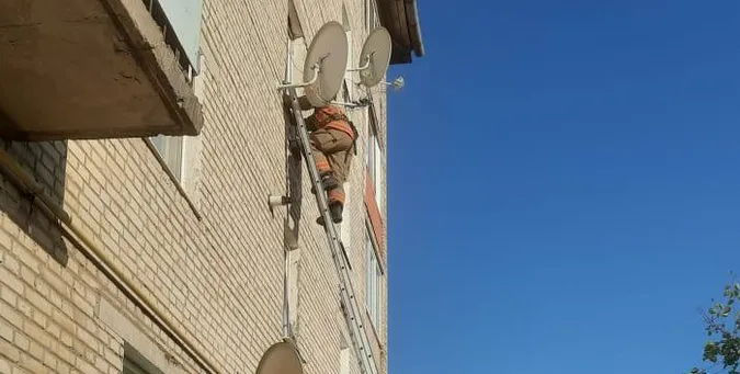 На Волині рятувальники залізли у вікно на третьому поверсі, аби допомогти жінці