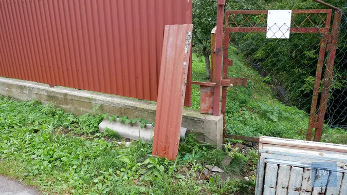 Трощили паркани, били і стріляли в перехожих: на Волині затримали групу п'яних підлітків
