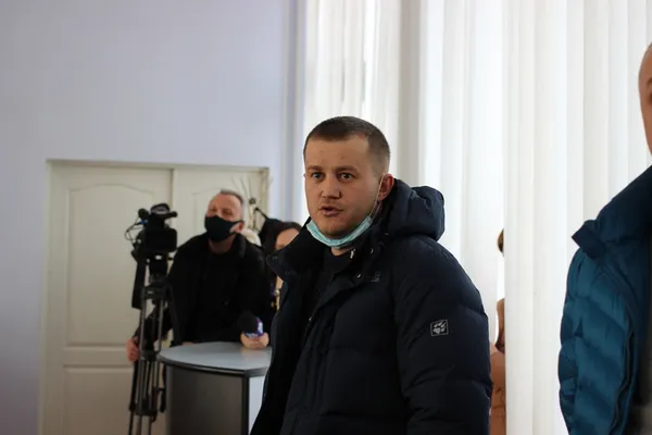 На сесію викликали поліцію: у Луцькій райраді ухвалили скандальне рішення (фото)