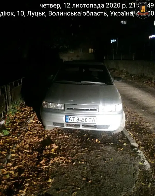 На тротуарах, на газонах: у Луцьку натрапили на «автохамів» (фото)