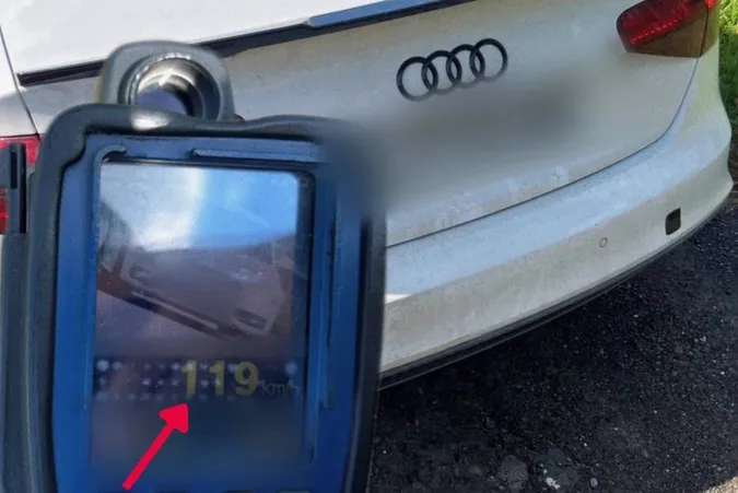 Летів містом 119 км/год: у Луцьку патрульні зупинили водія Audi