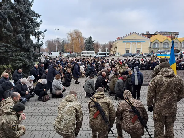 Загинули в один день: волиняни попрощались із Героями Миколою Бобром та Євгенієм Куколою (фото)