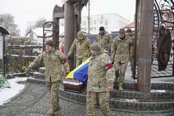 Загинув пів року тому: у Володимирі провели в останню дорогу воїна Володимира Пойду (фото)
