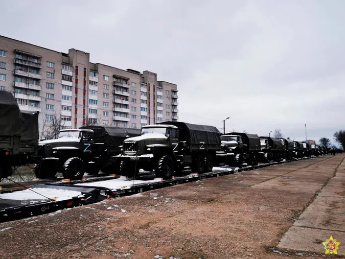 До Білорусі прибув новий ешелон із російською технікою (фото, відео)