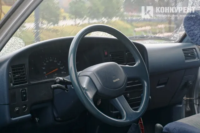 Позашляховик для ЗСУ: у Луцьку волонтери передали авто військовим (фото, відео)