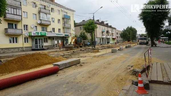 Каналізація, бордюри і поребрики: що зробили на проспекті Волі (фото, відео)