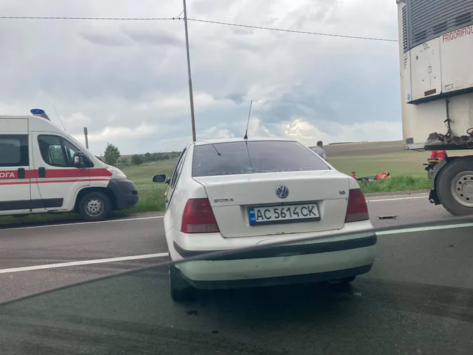 На трасі Луцьк-Львів – аварія: зіткнулися «ауді» та вантажівка (фото)