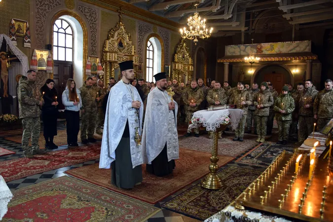 У Луцьку родинам загиблих прикордонників вручили їхні посмертні нагороди (фото)