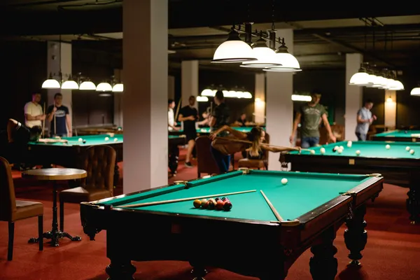 George’s Club – популярний відпочинок для любителів боулінгу та більярду*