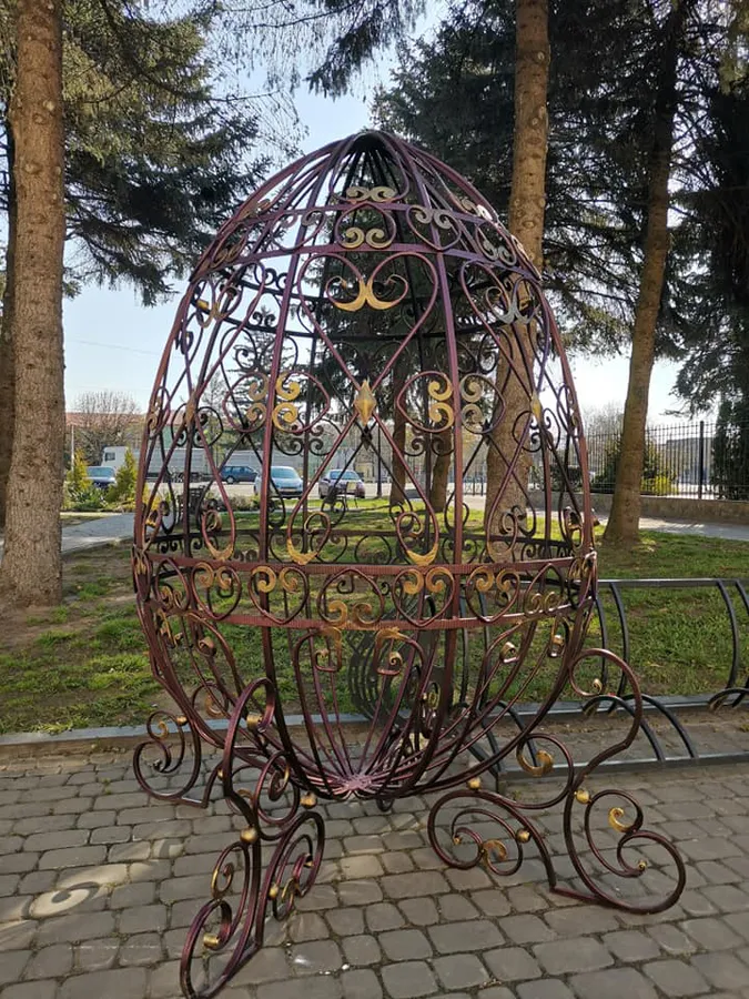 У Княгининку встановили велику ковану писанку і просять її прикрасити (фото)