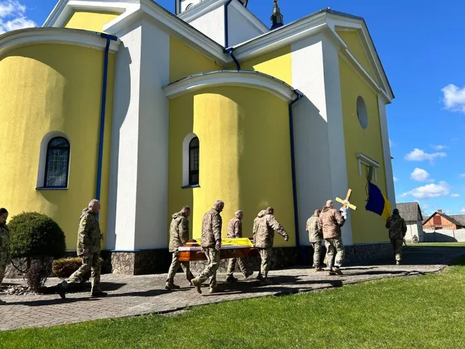 У Луцькому районі попрощались із 31-річним Героєм Олександром Зіпертом (фото)