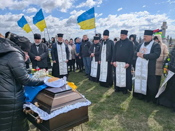 Назавжди 50: на Волині попрощалися із загиблим воїном Володимиром Омельчуком (фото)