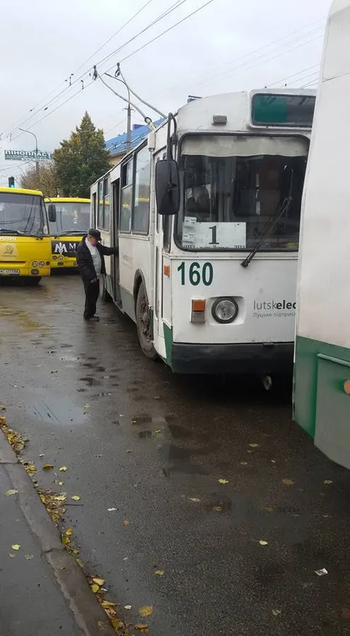 Депутат: на зупинці біля Старого ринку – хаос (фото) 