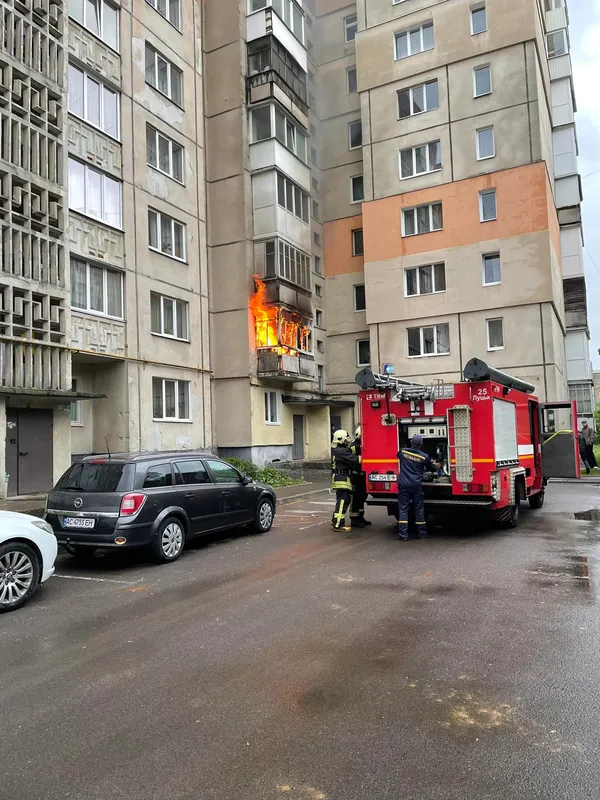 У Луцьку – пожежа в багатоповерхівці (фото, відео)