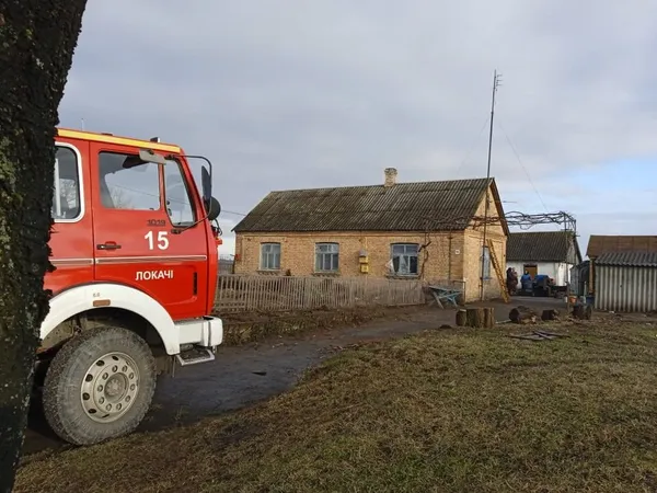 На Волині через недолік димаря загорівся будинок (фото)