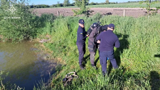 На Волині всю ніч шукали зниклих 3-річних двійнят (фото)