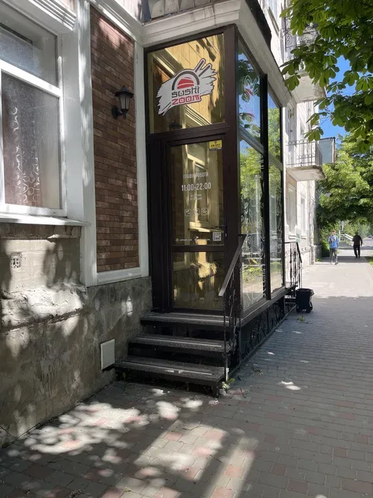 Готовий бізнес: у центрі Луцька продають доставку суші (фото)