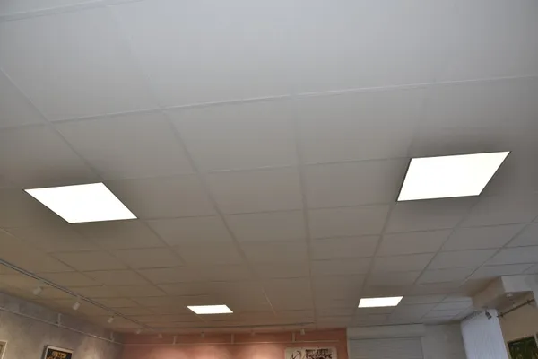 У луцькій художній школі відремонтували виставкову залу (фото)