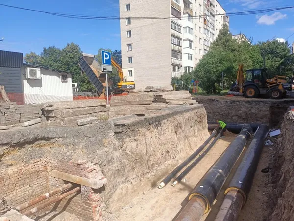 У Луцьку міняють тепломережу на Климчука: як їздять тролейбуси (фото, відео)