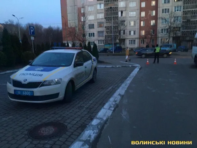 У Луцьку дитина потрапила під колеса автівки: її госпіталізували (фото)