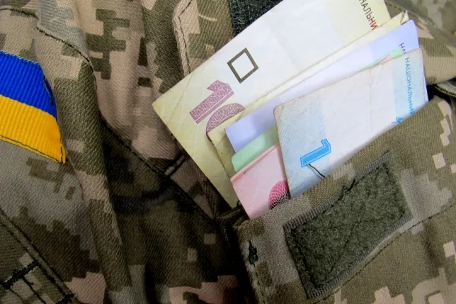 Українським військовим підвищать зарплату