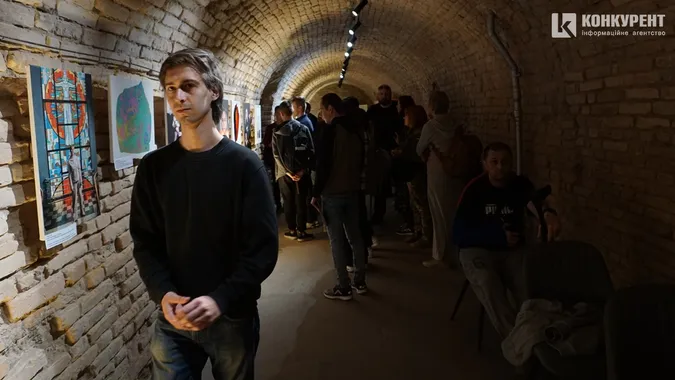 Біль та сила: у луцькому підземеллі показали картини і фото ветеранів (фоторепортаж)