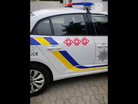 Волинські патрульні «одягнули» службові авто «у вишиванки» (відео)