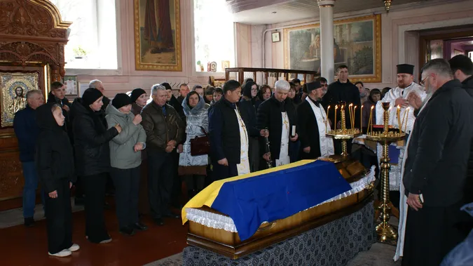 До останнього подиху – за Україну: Рожищенська громада попрощалася з Героєм Сергієм Мандзюком (фото)