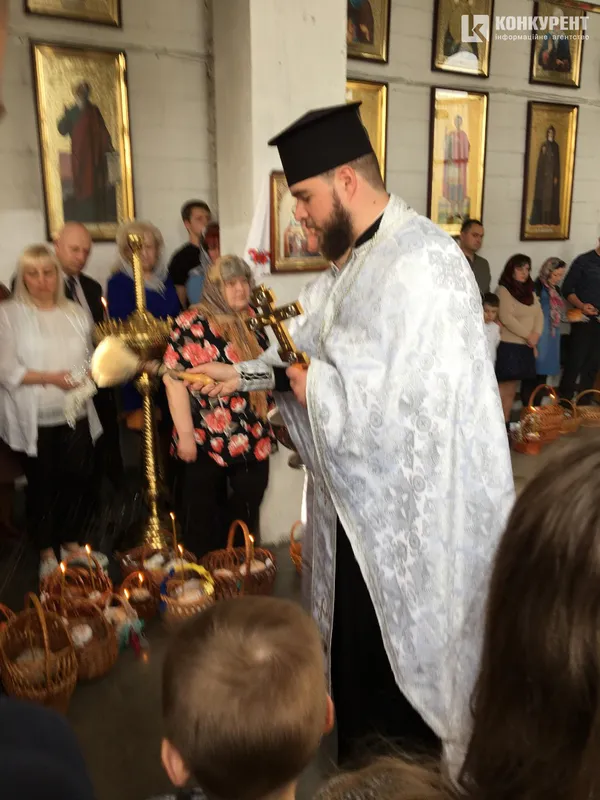 Як у луцьких храмах освячують паски (фото)