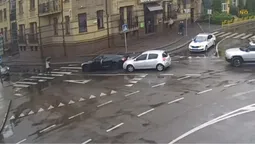 У Луцьку «рено» влетіло у дорогущу «теслу» (відео)