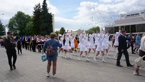 Марш, концерт та багато танців: у Луцьку відсвяткували День захисту дітей (фото)