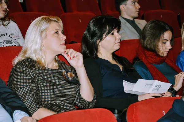 Ліворуч директор PMBA Тетяна Репницька