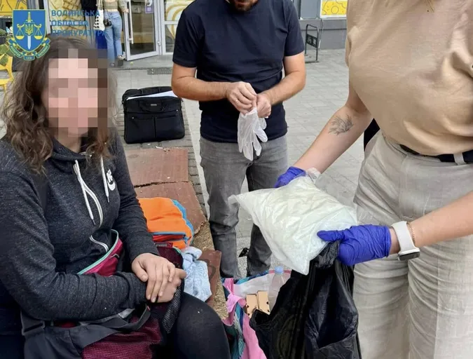 На Волині судитимуть «бариг», у яких на вулиці знайшли майже чотири кілограми наркотиків (фото)